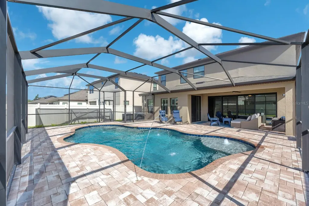 14615 Red Castle Avenue Lithia FL 33547