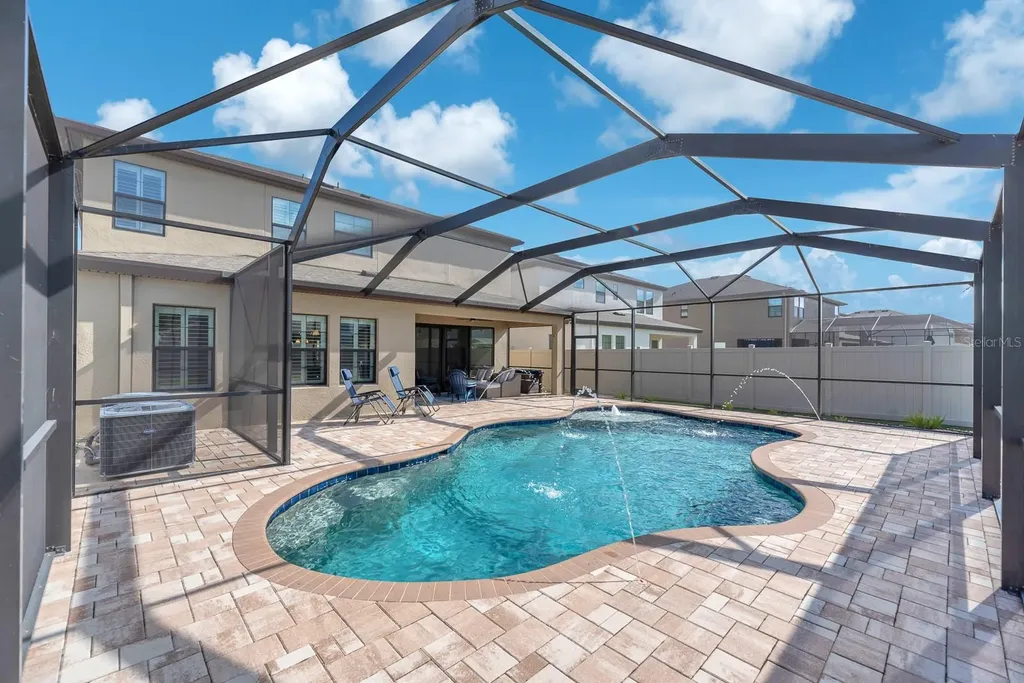 14615 Red Castle Avenue Lithia FL 33547