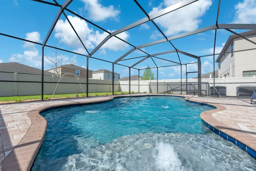 14615 Red Castle Avenue Lithia FL 33547
