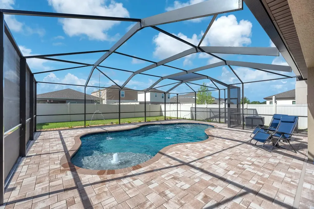 14615 Red Castle Avenue Lithia FL 33547