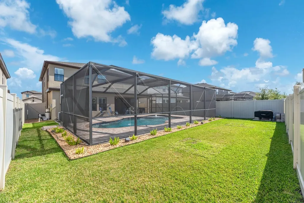 14615 Red Castle Avenue Lithia FL 33547