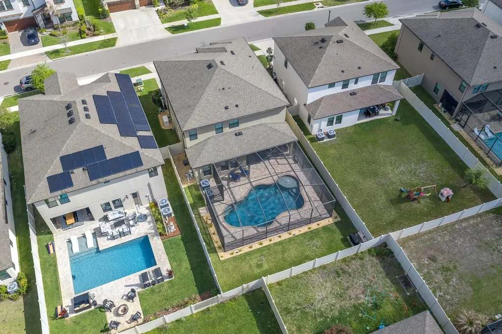14615 Red Castle Avenue Lithia FL 33547