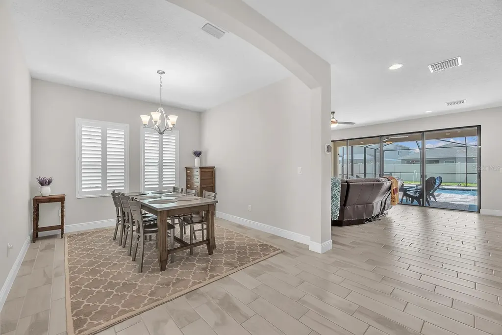 14615 Red Castle Avenue Lithia FL 33547