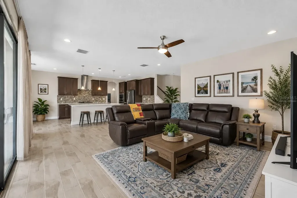 14615 Red Castle Avenue Lithia FL 33547