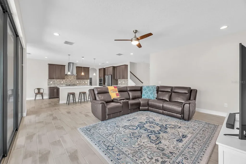 14615 Red Castle Avenue Lithia FL 33547
