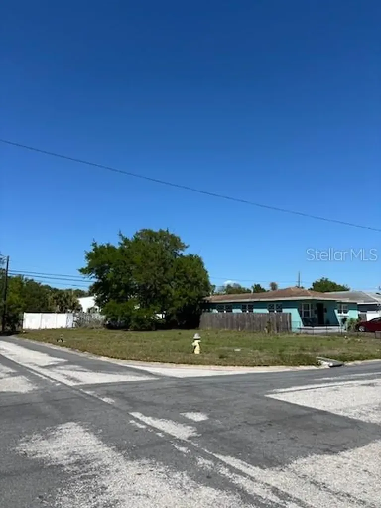 2869 Emerson Avenue S St Petersburg FL 33712