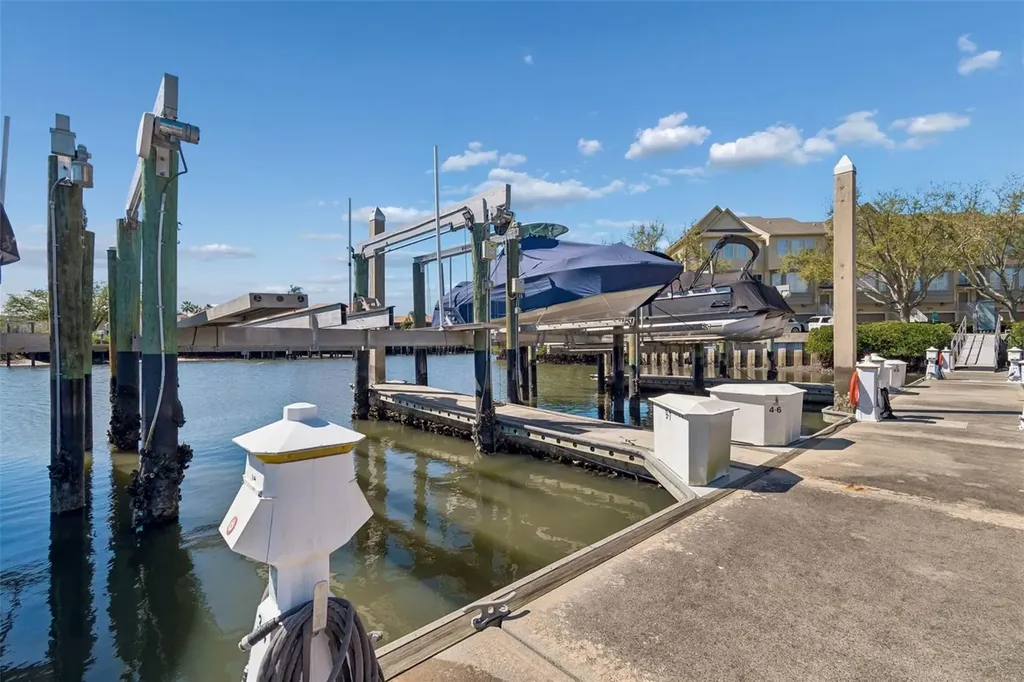 4326 Spinnaker Cove Lane Tampa FL 33615