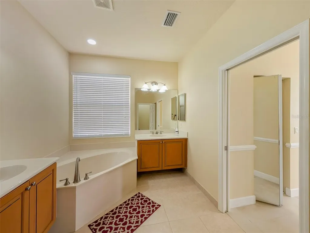 6507 37th Street E Sarasota FL 34243