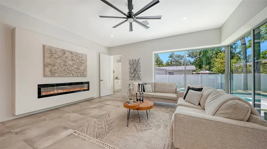2010 Hyde Park Circle Sarasota FL 34239