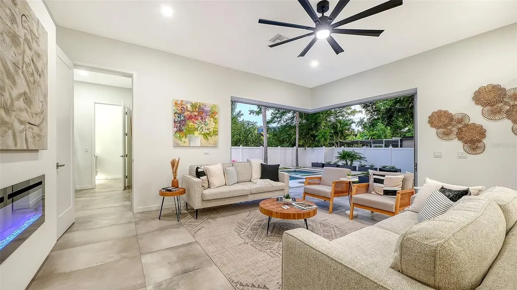 2010 Hyde Park Circle Sarasota FL 34239
