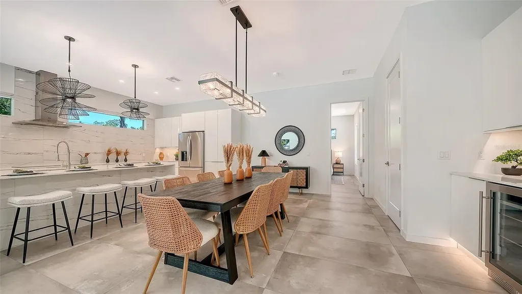 2010 Hyde Park Circle Sarasota FL 34239