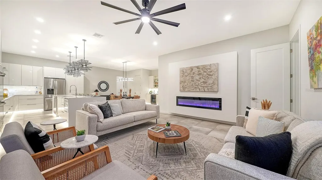 2010 Hyde Park Circle Sarasota FL 34239
