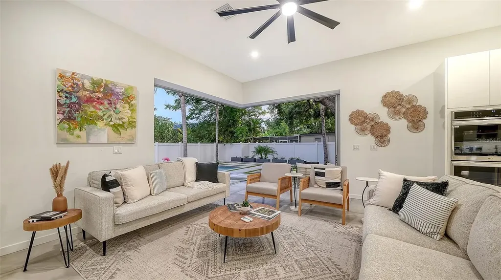 2010 Hyde Park Circle Sarasota FL 34239