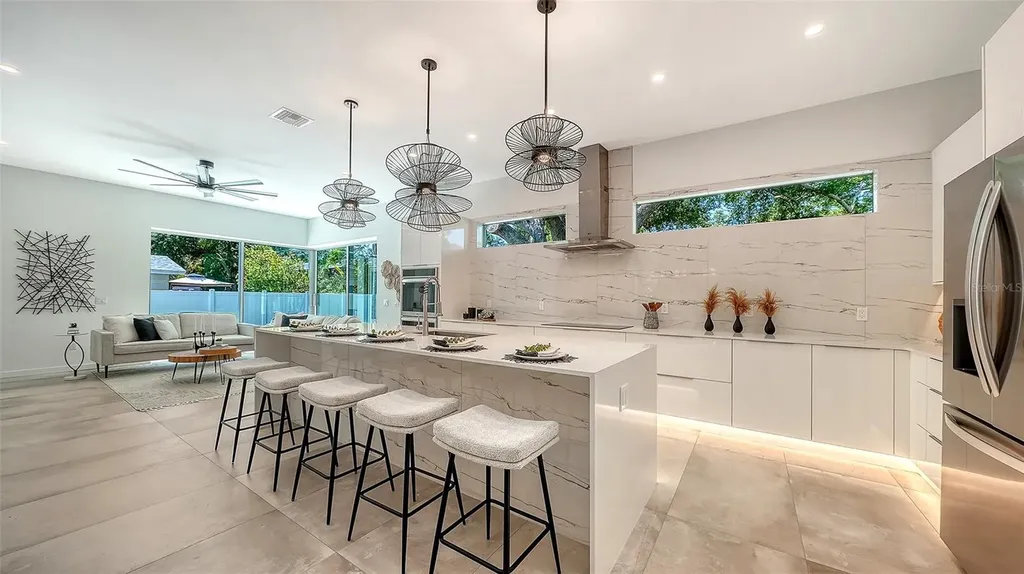 2010 Hyde Park Circle Sarasota FL 34239