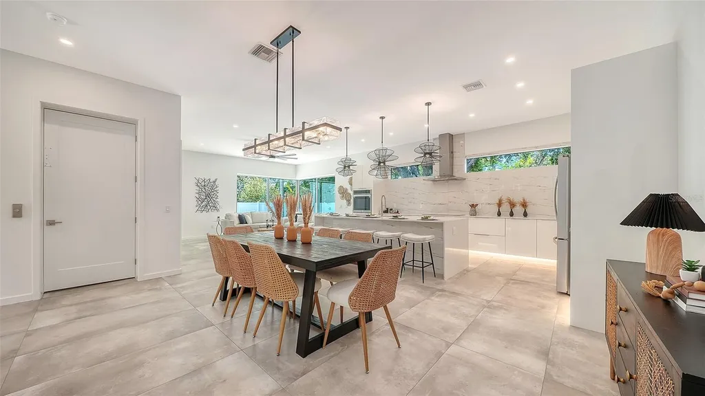 2010 Hyde Park Circle Sarasota FL 34239
