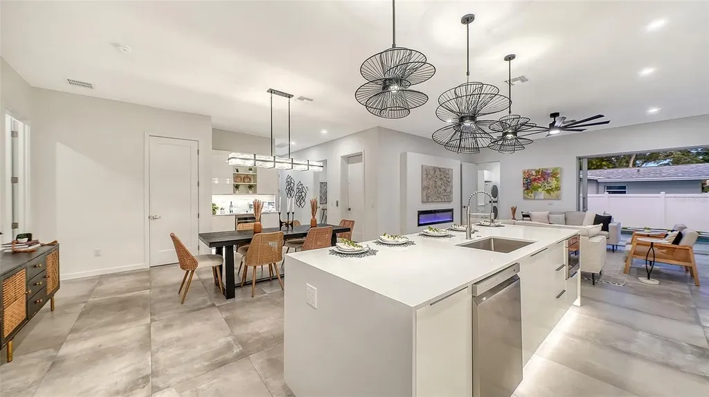 2010 Hyde Park Circle Sarasota FL 34239