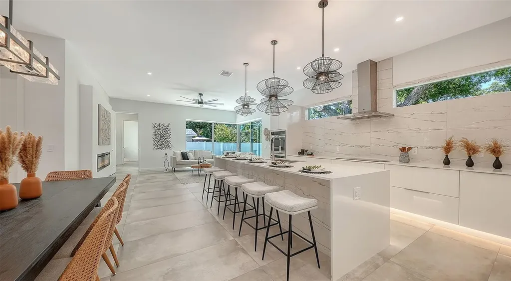 2010 Hyde Park Circle Sarasota FL 34239