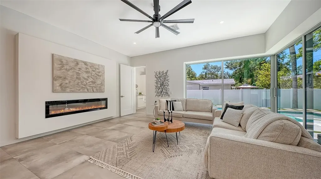 2010 Hyde Park Circle Sarasota FL 34239
