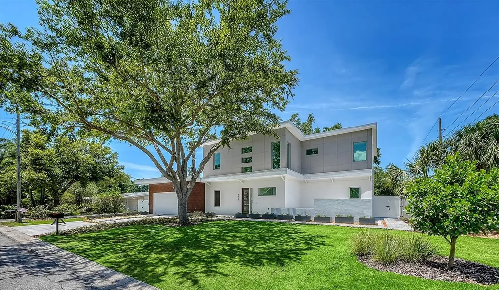 2010 Hyde Park Circle Sarasota FL 34239