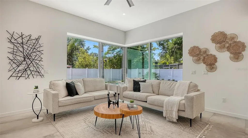 2010 Hyde Park Circle Sarasota FL 34239