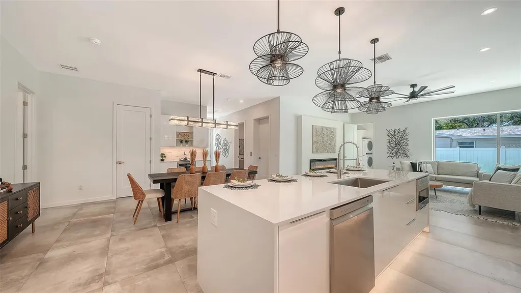 2010 Hyde Park Circle Sarasota FL 34239
