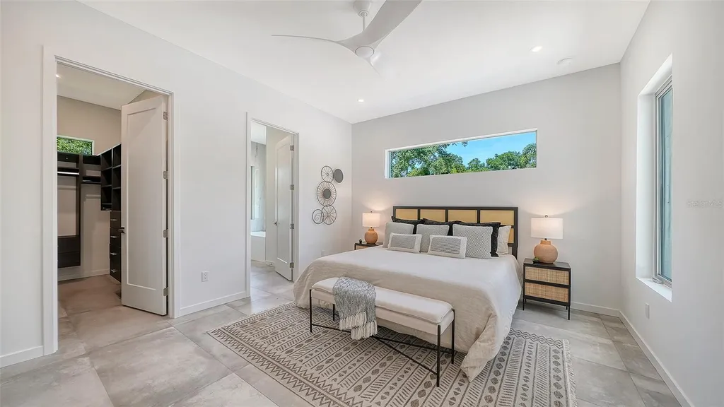2010 Hyde Park Circle Sarasota FL 34239