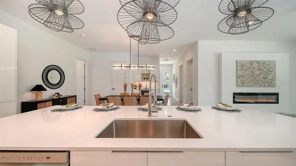 2010 Hyde Park Circle Sarasota FL 34239
