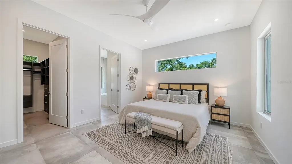 2010 Hyde Park Circle Sarasota FL 34239