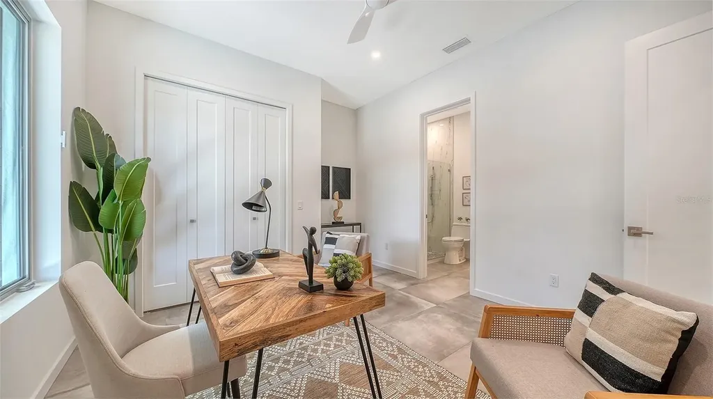 2010 Hyde Park Circle Sarasota FL 34239