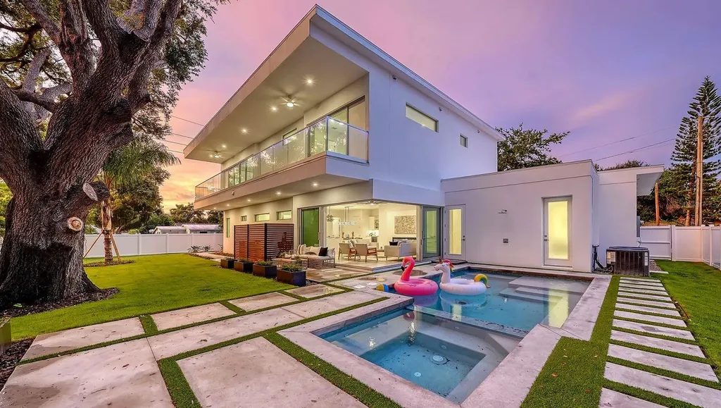 2010 Hyde Park Circle Sarasota FL 34239