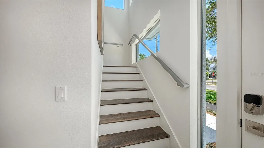 2010 Hyde Park Circle Sarasota FL 34239