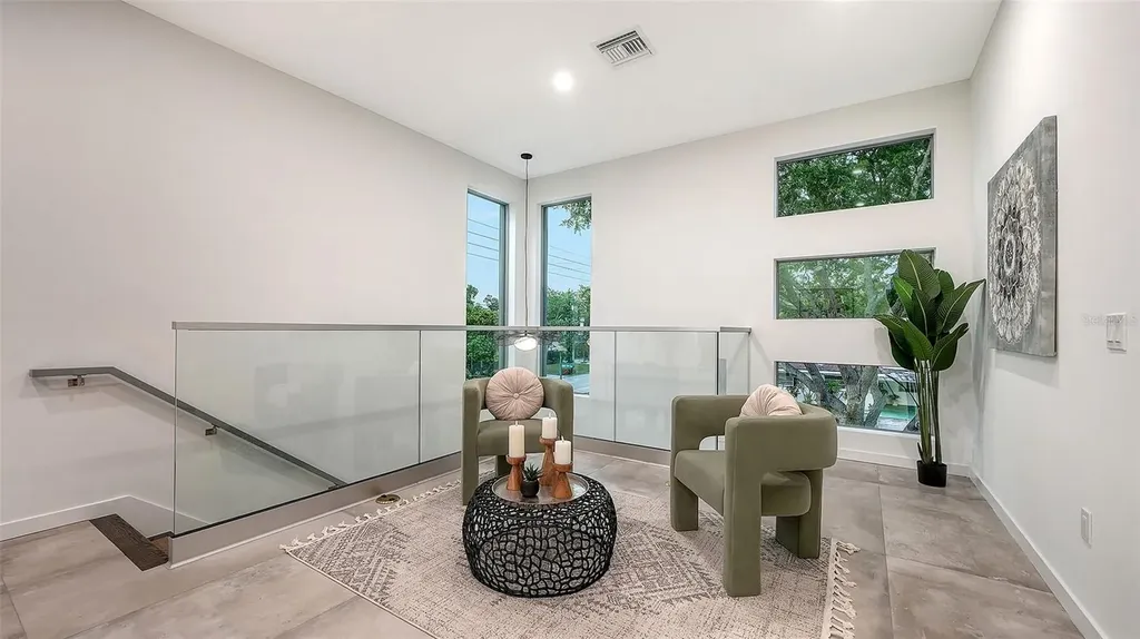2010 Hyde Park Circle Sarasota FL 34239