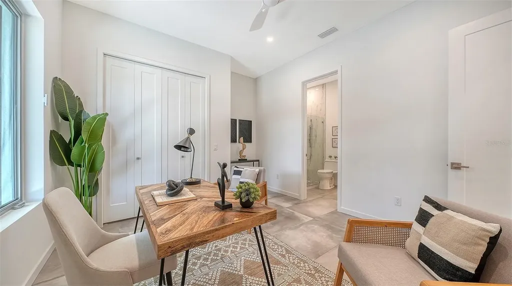 2010 Hyde Park Circle Sarasota FL 34239