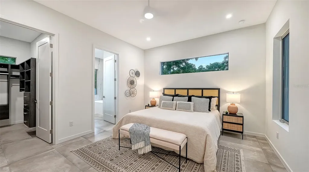 2010 Hyde Park Circle Sarasota FL 34239