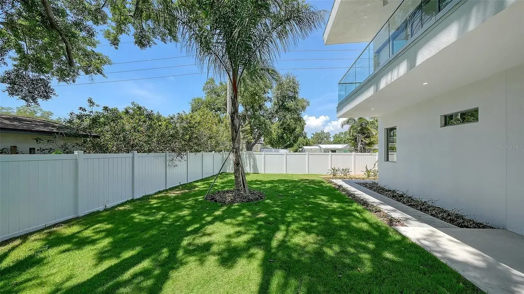 2010 Hyde Park Circle Sarasota FL 34239