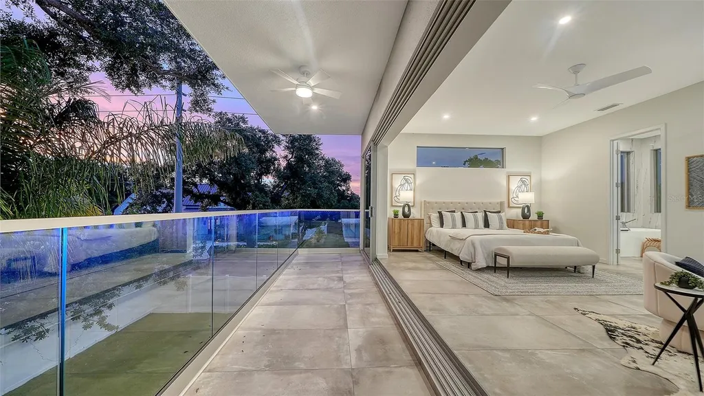 2010 Hyde Park Circle Sarasota FL 34239