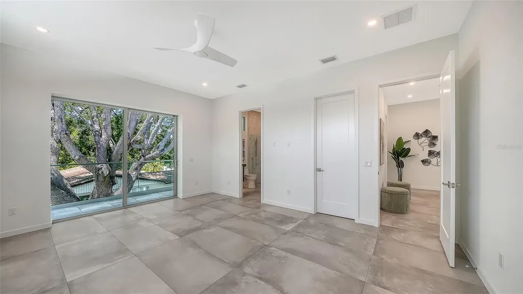 2010 Hyde Park Circle Sarasota FL 34239
