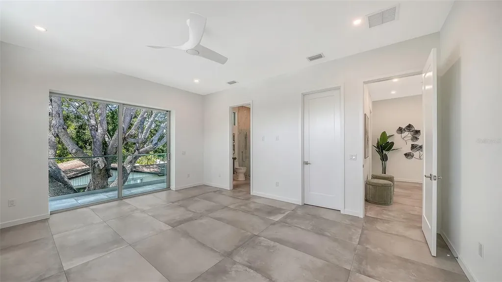 2010 Hyde Park Circle Sarasota FL 34239