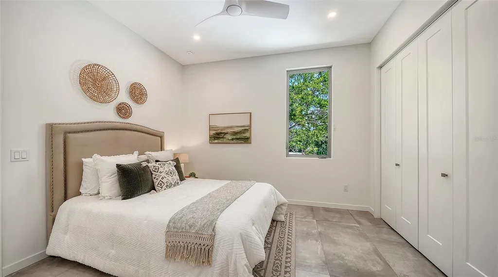 2010 Hyde Park Circle Sarasota FL 34239