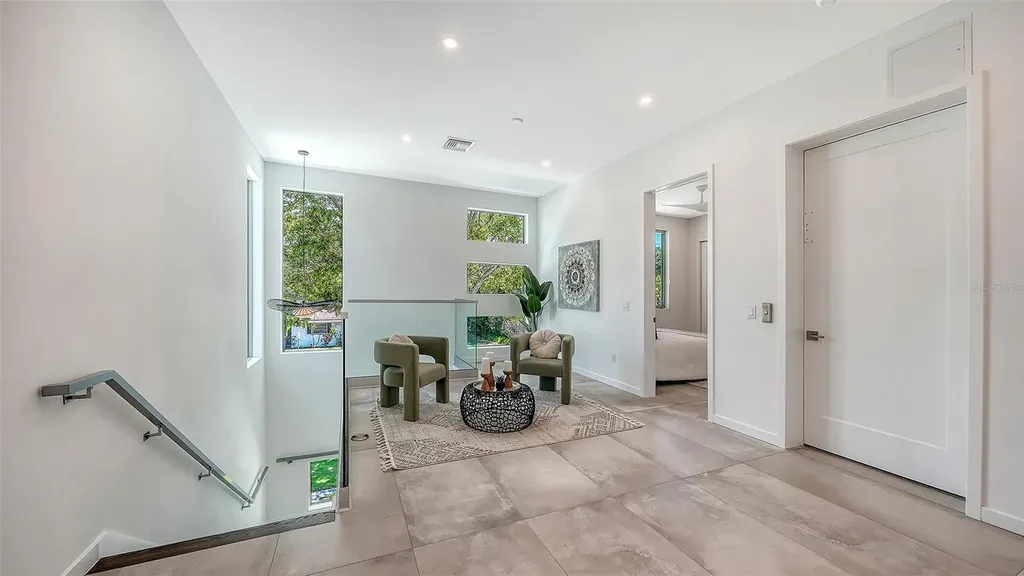 2010 Hyde Park Circle Sarasota FL 34239