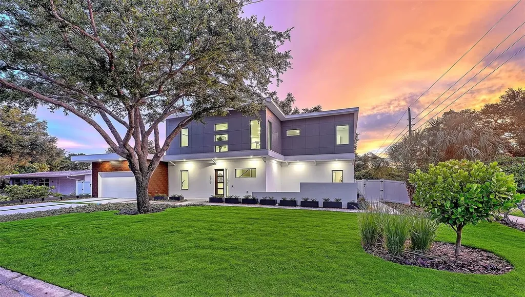 2010 Hyde Park Circle Sarasota FL 34239