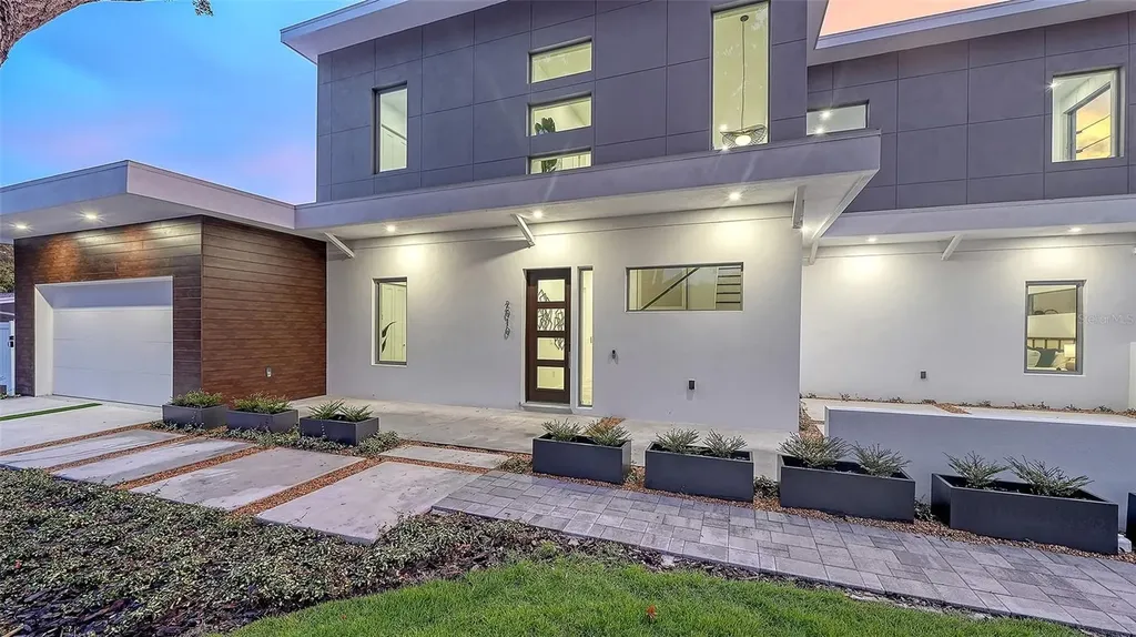 2010 Hyde Park Circle Sarasota FL 34239