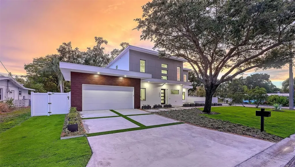 2010 Hyde Park Circle Sarasota FL 34239