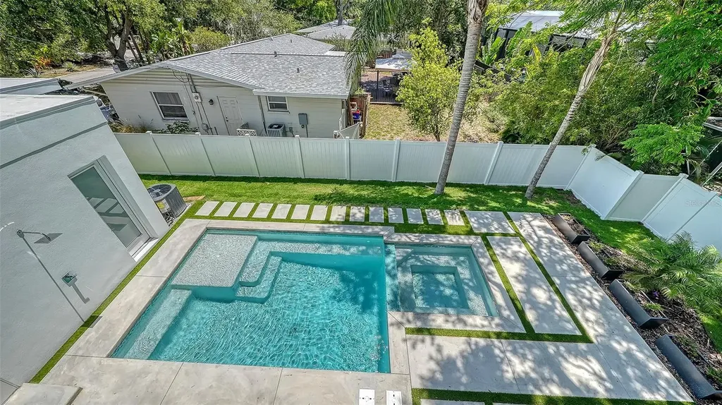 2010 Hyde Park Circle Sarasota FL 34239