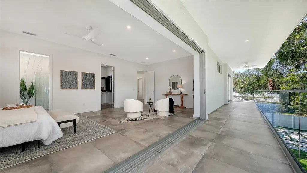 2010 Hyde Park Circle Sarasota FL 34239