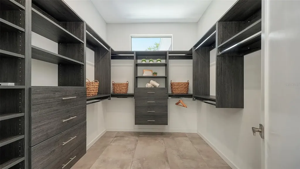 2010 Hyde Park Circle Sarasota FL 34239