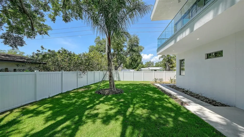 2010 Hyde Park Circle Sarasota FL 34239