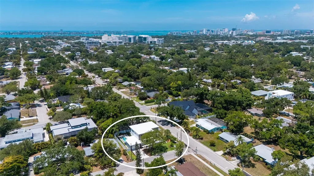 2010 Hyde Park Circle Sarasota FL 34239