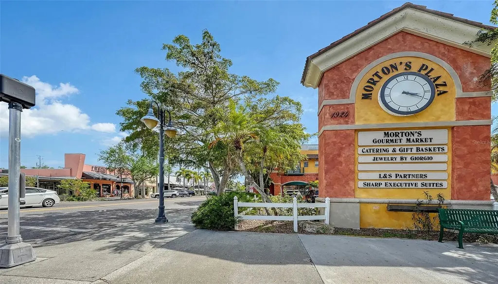 2010 Hyde Park Circle Sarasota FL 34239