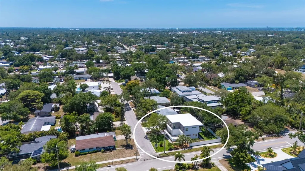 2010 Hyde Park Circle Sarasota FL 34239